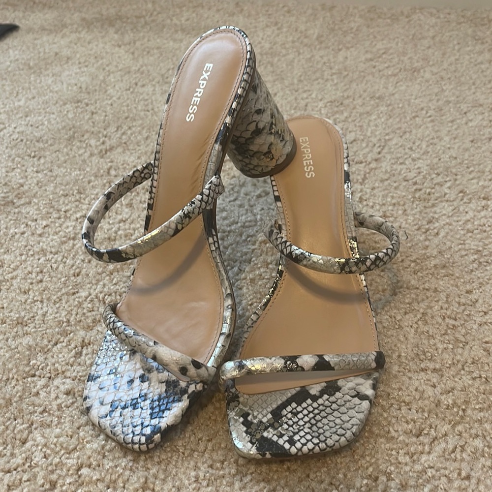 Express Double Strap Sandal - Picture 2 of 9